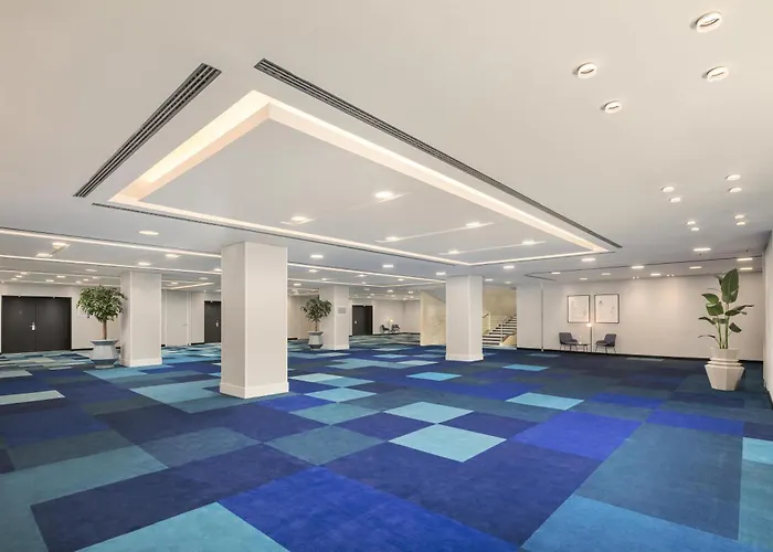 Hilton מלון