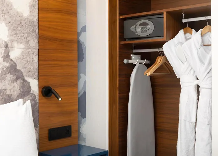 هيلتون فندق 4*