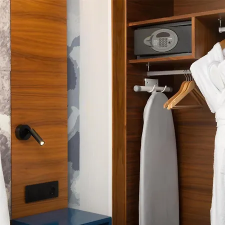 Hilton Hotel 4*